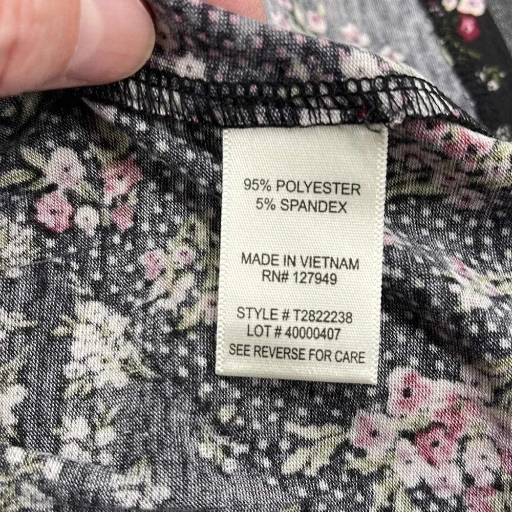 Floral & Ivy NWT Black and Pink Floral Babydoll Top Size Medium - Picture 11 of 12